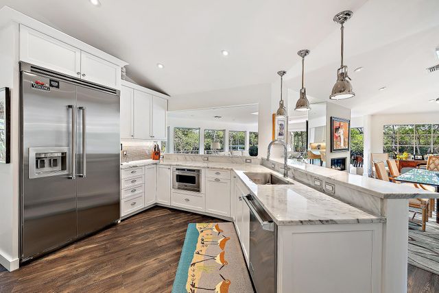 105 Harbor Way, Jupiter Island, FL 33455