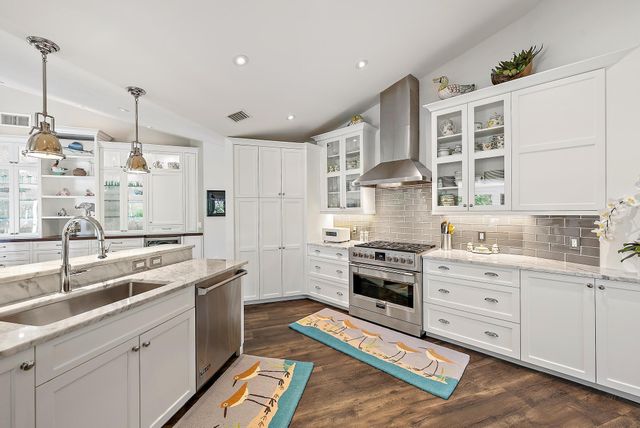 105 Harbor Way, Jupiter Island, FL 33455