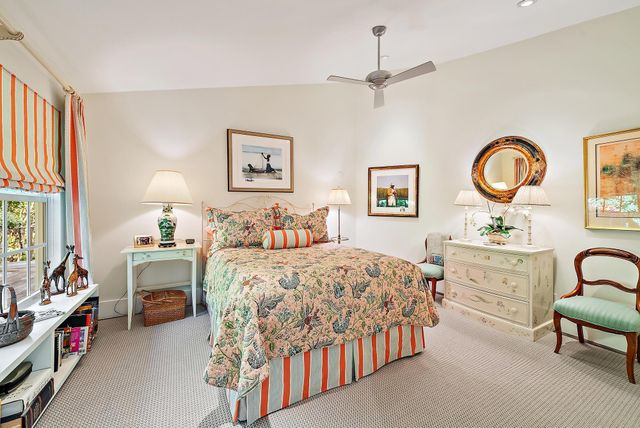 105 Harbor Way, Jupiter Island, FL 33455