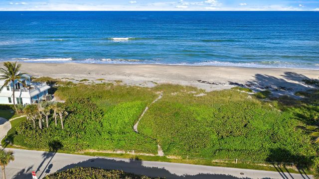 105 Harbor Way, Jupiter Island, FL 33455