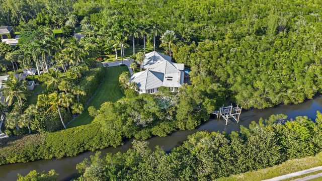 105 Harbor Way, Jupiter Island, FL 33455
