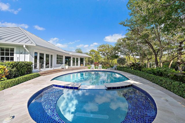 105 Harbor Way, Jupiter Island, FL 33455