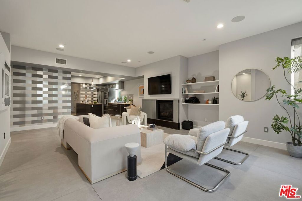1250 N Harper Avenue 302, Los Angeles, CA 90046 — photo 3