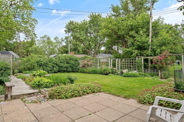 8009 40th Avenue N, New Hope, MN 55427