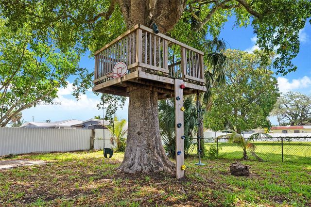 716 SW 5th Ave, Hallandale Beach, FL 33009