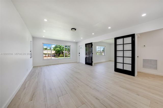 716 SW 5th Ave, Hallandale Beach, FL 33009