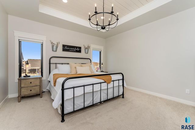 8216 E Ladyslipper Cir Circle, Sioux Falls, SD 57110