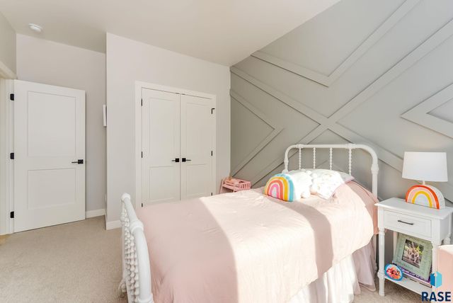 8216 E Ladyslipper Cir Circle, Sioux Falls, SD 57110