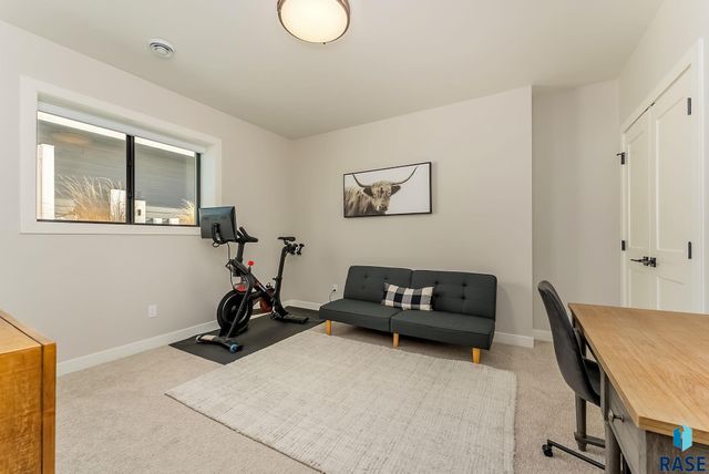 8216 E Ladyslipper Cir Circle, Sioux Falls, SD 57110