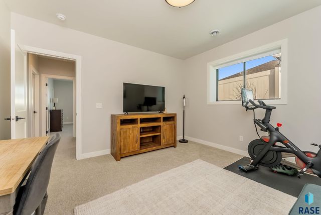 8216 E Ladyslipper Cir Circle, Sioux Falls, SD 57110