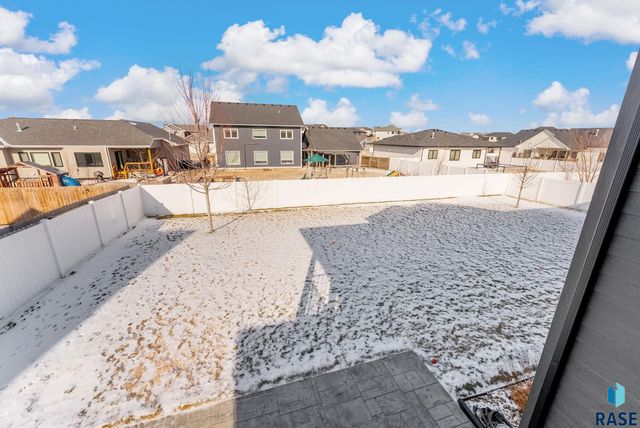 8216 E Ladyslipper Cir Circle, Sioux Falls, SD 57110