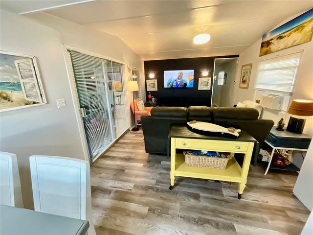 6580 SEMINOLE BOULEVARD 510, Seminole, FL 33772