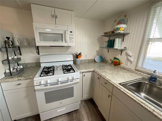 6580 SEMINOLE BOULEVARD 510, Seminole, FL 33772