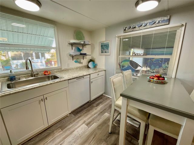 6580 SEMINOLE BOULEVARD 510, Seminole, FL 33772