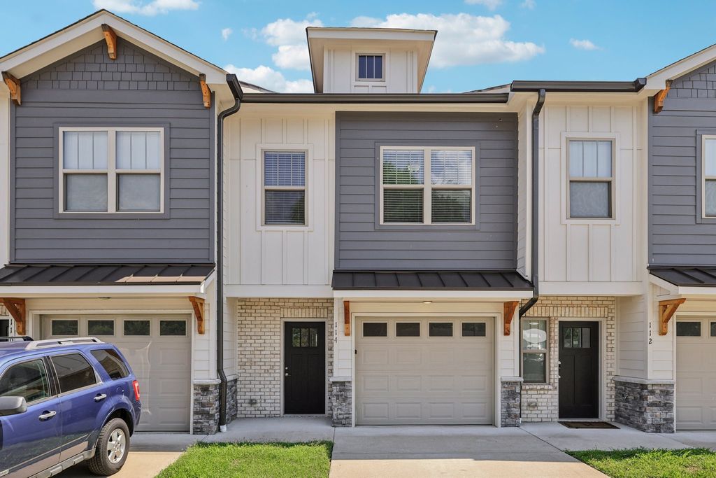 114 Hartsville Ct, Lebanon, TN 37087