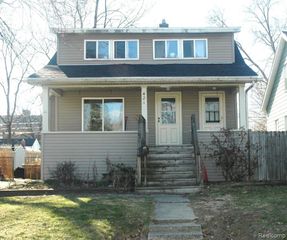 421 Curry Avenue, Royal Oak, MI 48067