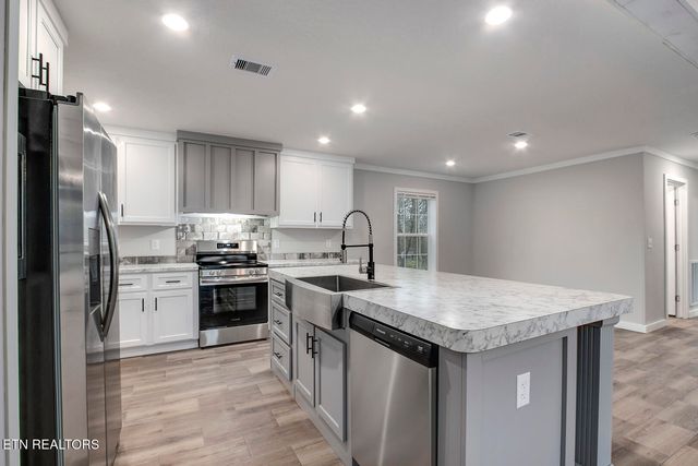 297 Wilkins Ave, Etowah, TN 37331