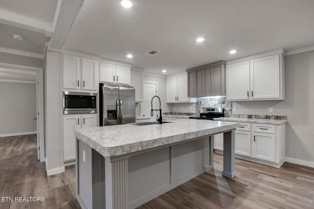 297 Wilkins Ave, Etowah, TN 37331