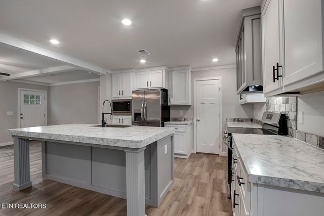 297 Wilkins Ave, Etowah, TN 37331