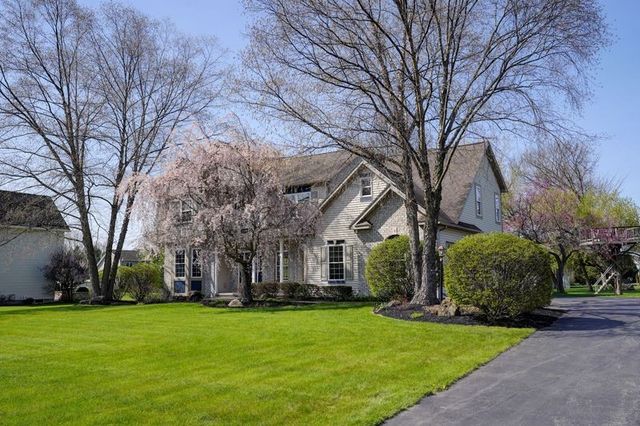 4 Splendor Wood Drive, Penfield, NY 14526