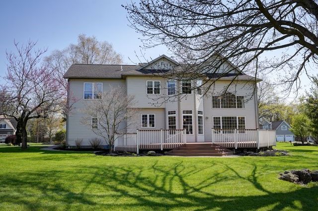 4 Splendor Wood Drive, Penfield, NY 14526