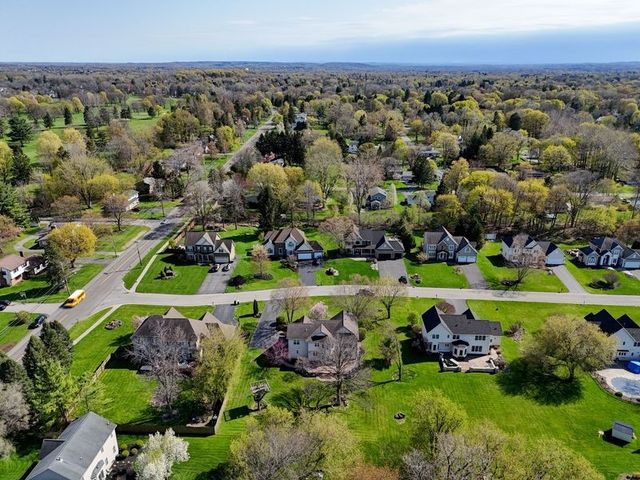4 Splendor Wood Drive, Penfield, NY 14526