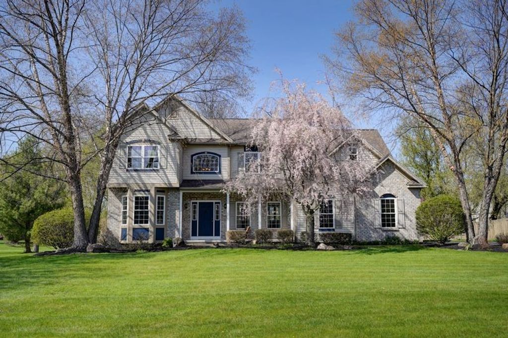 4 Splendor Wood Drive, Penfield, NY 14526
