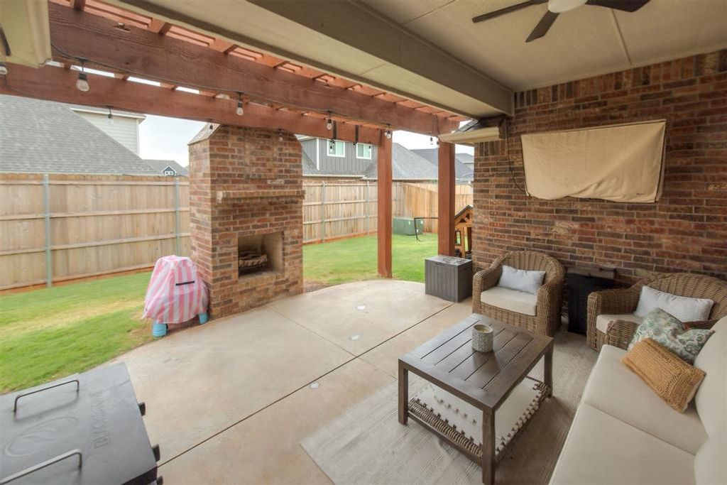 Image 43 of property listing at 3416 NW 189th Terrace, Edmond, OK 73012