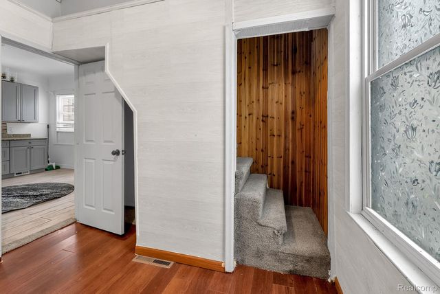 5439 Hartwell Street, Dearborn, MI 48126