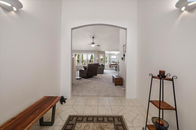 2790 Leopold Ln., Richland, WA 99352