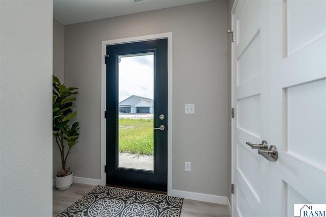 3216 Scotch Lane, Mankato, MN 56001