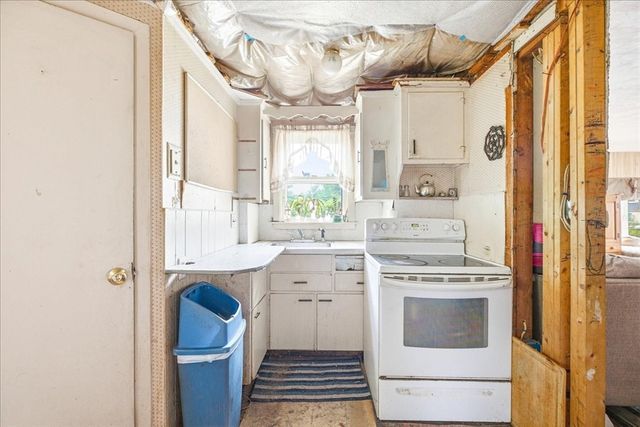 2 Hillwood Ave, Stoughton, MA 02072