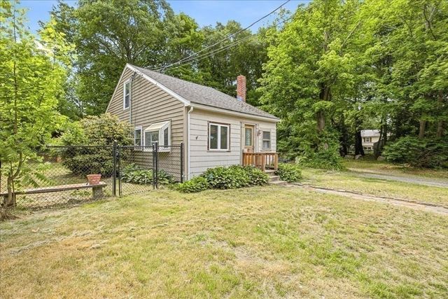 2 Hillwood Ave, Stoughton, MA 02072