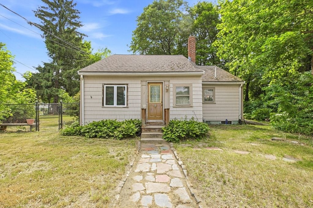 2 Hillwood Ave, Stoughton, MA 02072