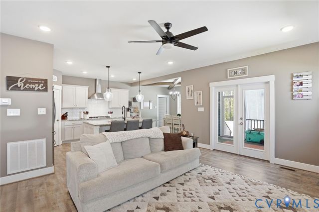 8189 Lyman Ct, Mechanicsville, VA 23116
