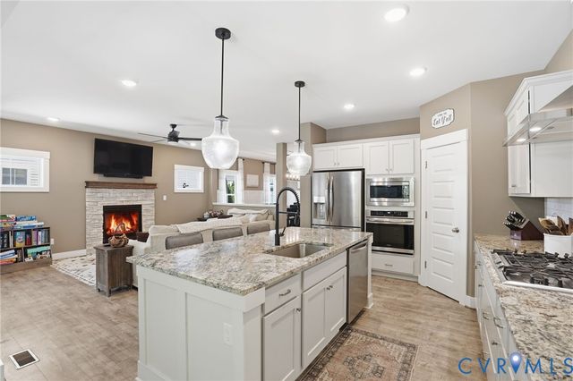 8189 Lyman Ct, Mechanicsville, VA 23116