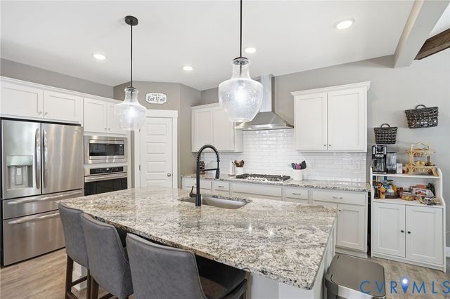 8189 Lyman Ct, Mechanicsville, VA 23116