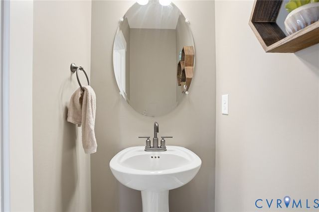 8189 Lyman Ct, Mechanicsville, VA 23116