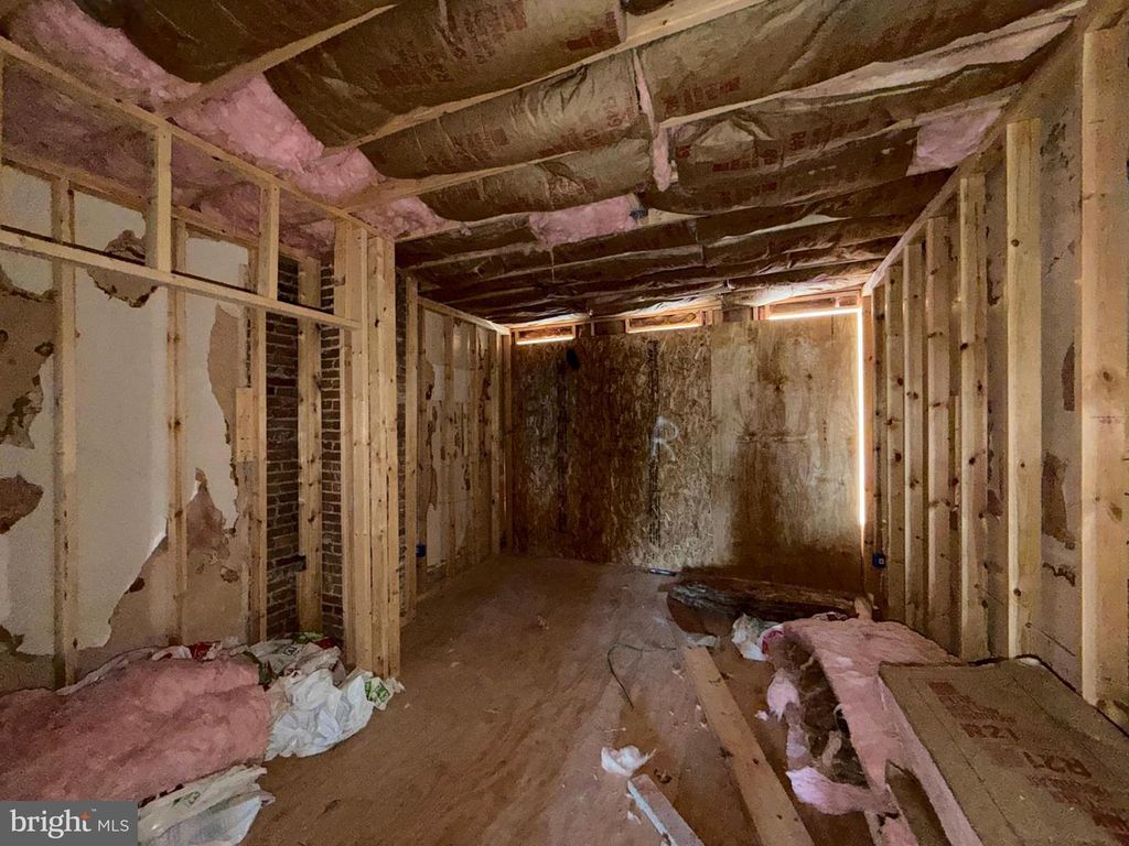 Image 11 of property listing at 1523 N PATTERSON PARK AVE, Baltimore, MD 21213