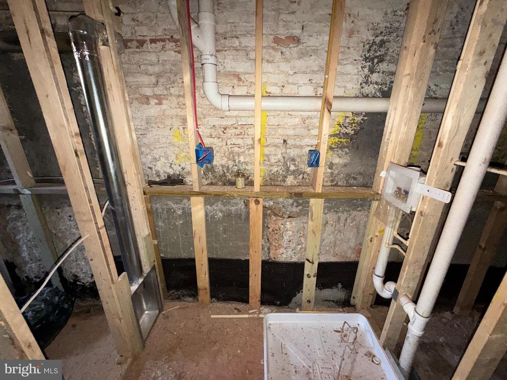 Image 20 of property listing at 1523 N PATTERSON PARK AVE, Baltimore, MD 21213