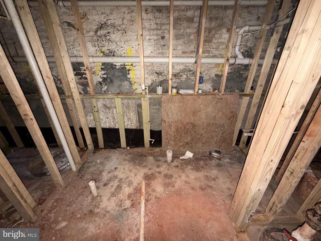 Image 21 of property listing at 1523 N PATTERSON PARK AVE, Baltimore, MD 21213