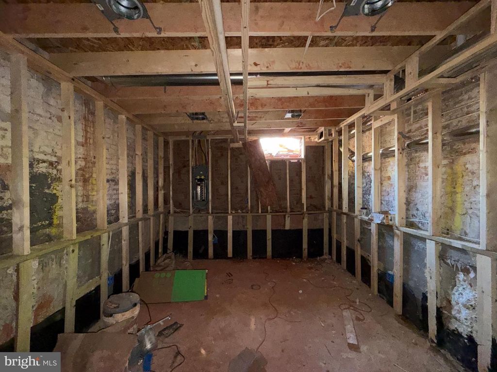 Image 22 of property listing at 1523 N PATTERSON PARK AVE, Baltimore, MD 21213