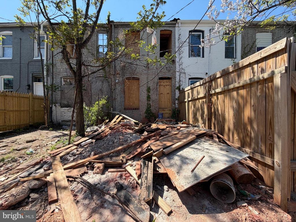 Image 26 of property listing at 1523 N PATTERSON PARK AVE, Baltimore, MD 21213