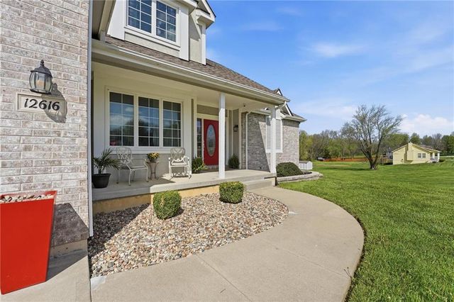12616 Donahoo Road, Kansas City, KS 66109
