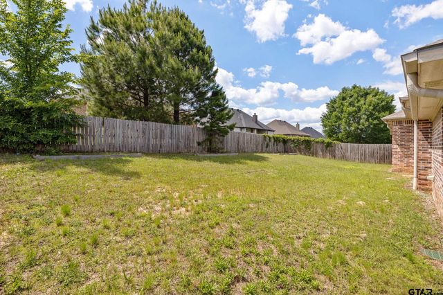 7343 Rockpoint Lane, Tyler, TX 75703