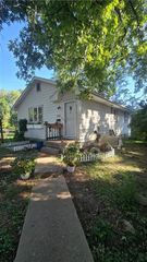1020 7th Avenue, St Joseph, MO 64505