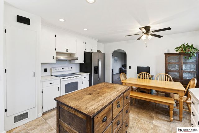 1060 County Road 21, Bennington, NE 68007