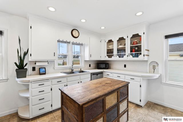 1060 County Road 21, Bennington, NE 68007