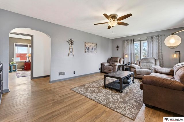 1060 County Road 21, Bennington, NE 68007