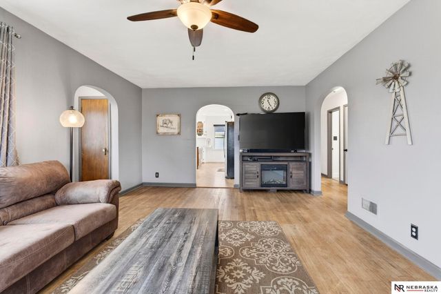 1060 County Road 21, Bennington, NE 68007
